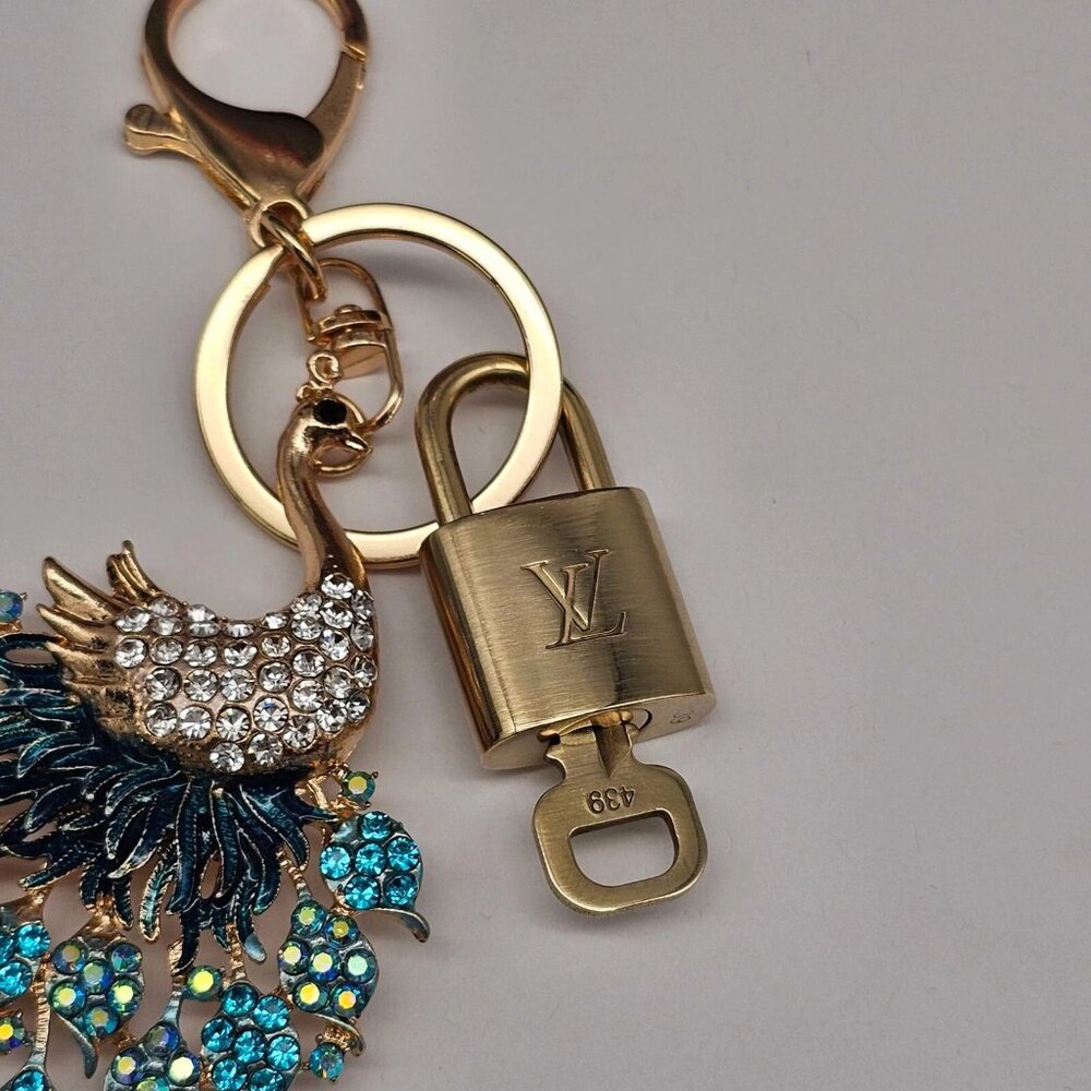Authentic Louis Vuitton Gold Lock 🔒 Keychain Bag Unbranded Peacock Charm LV - Picture 7 of 8